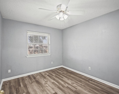 1323 Castle Glen Drive - Photo Thumbnail 16