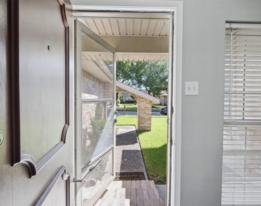 1323 Castle Glen Drive - Photo Thumbnail 6