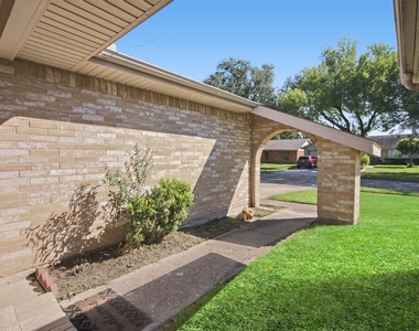 1323 Castle Glen Drive - Photo Thumbnail 4