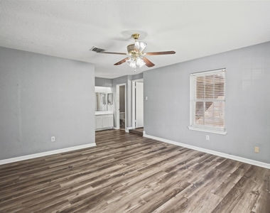 1323 Castle Glen Drive - Photo Thumbnail 25
