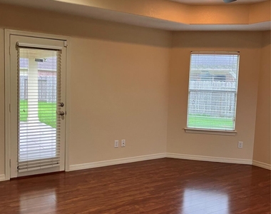 27 Prairie Oaks Drive - Photo Thumbnail 21