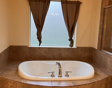 27 Prairie Oaks Drive - Photo Thumbnail 17