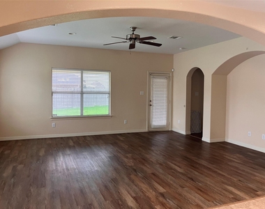 27 Prairie Oaks Drive - Photo Thumbnail 23