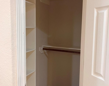 27 Prairie Oaks Drive - Photo Thumbnail 12