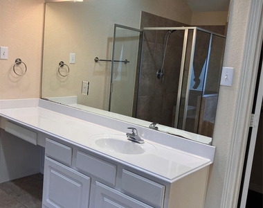 27 Prairie Oaks Drive - Photo Thumbnail 15