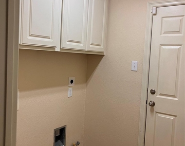 27 Prairie Oaks Drive - Photo Thumbnail 3