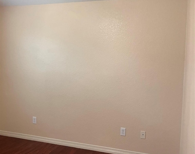 27 Prairie Oaks Drive - Photo Thumbnail 9