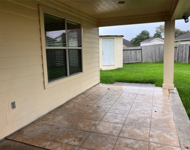 27 Prairie Oaks Drive - Photo Thumbnail 7