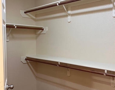 27 Prairie Oaks Drive - Photo Thumbnail 14