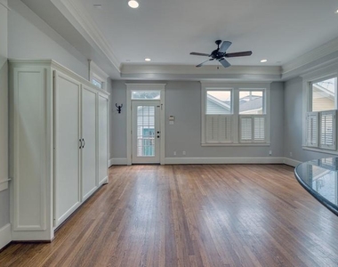 426 W 25th Street - Photo Thumbnail 12