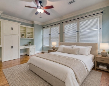 426 W 25th Street - Photo Thumbnail 5