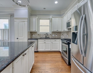 426 W 25th Street - Photo Thumbnail 17