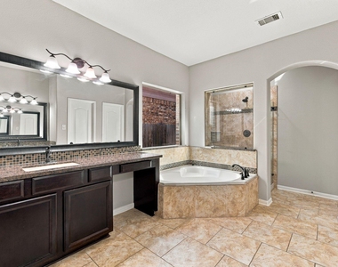 13102 Spear Trail Court - Photo Thumbnail 16