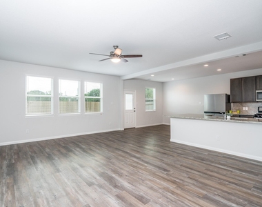 2910 Orchid Ranch Drive - Photo Thumbnail 12