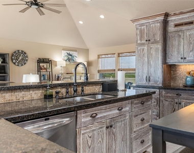 804 Sombrero Drive - Photo Thumbnail 7