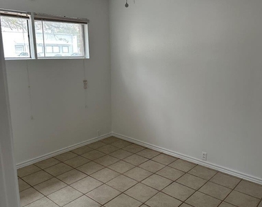 820 W Alabama Street - Photo Thumbnail 5