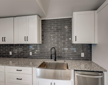 315 Cypress Street - Photo Thumbnail 8