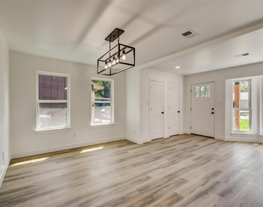 315 Cypress Street - Photo Thumbnail 3