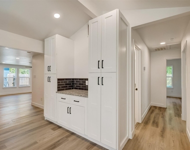 315 Cypress Street - Photo Thumbnail 9