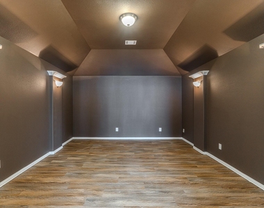 8118 Little Scarlet Street - Photo Thumbnail 16