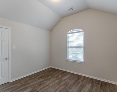8118 Little Scarlet Street - Photo Thumbnail 18