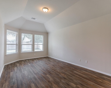 8118 Little Scarlet Street - Photo Thumbnail 12