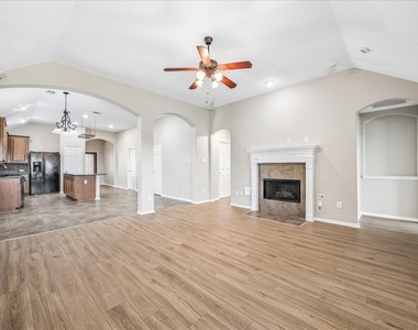 2404 Avalon Trace Lane - Photo Thumbnail 5
