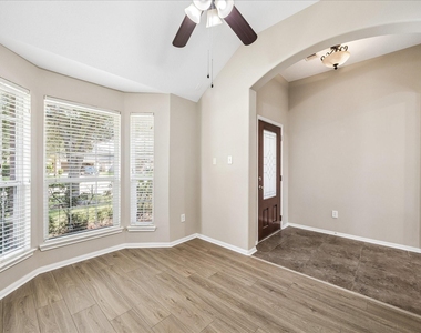 2404 Avalon Trace Lane - Photo Thumbnail 2