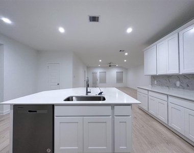 30307 Reagans Ranch Drive - Photo Thumbnail 9