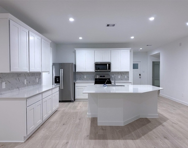 30307 Reagans Ranch Drive - Photo Thumbnail 4