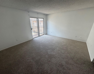 5842 Sampley Way - Photo Thumbnail 4