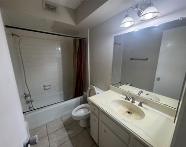 5842 Sampley Way - Photo Thumbnail 6