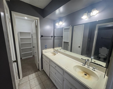 5842 Sampley Way - Photo Thumbnail 5