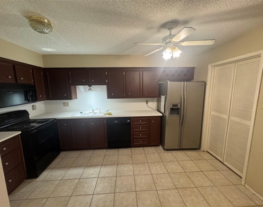 5842 Sampley Way - Photo Thumbnail 3