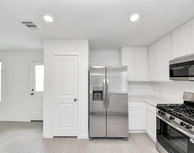 1631 Windrose Bend - Photo Thumbnail 14