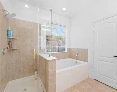 4527 Ashberry Pine Lane - Photo Thumbnail 10