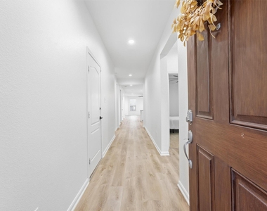 4527 Ashberry Pine Lane - Photo Thumbnail 2