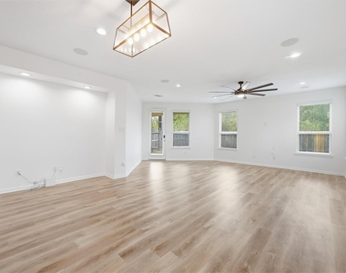 4527 Ashberry Pine Lane - Photo Thumbnail 7
