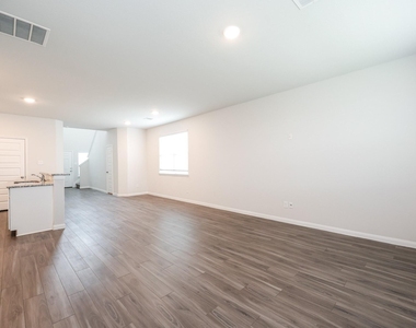 911 Imperial Heights Drive - Photo Thumbnail 12