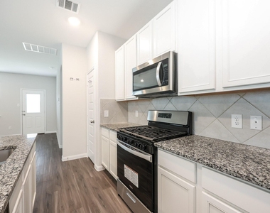 911 Imperial Heights Drive - Photo Thumbnail 16