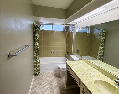 10503 Raydell Drive - Photo Thumbnail 4