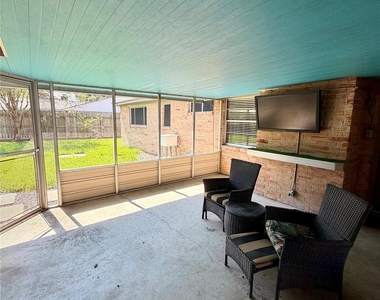 10503 Raydell Drive - Photo Thumbnail 12