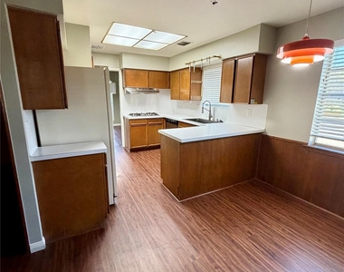 10503 Raydell Drive - Photo Thumbnail 3