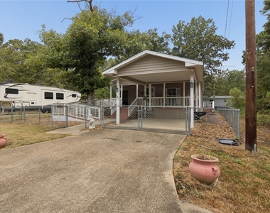 380 Antigua Drive - Photo Thumbnail 2