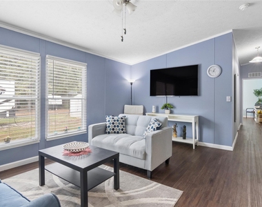 380 Antigua Drive - Photo Thumbnail 7