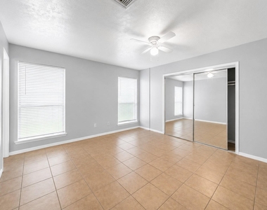 1707 Stone Lake Drive - Photo Thumbnail 10