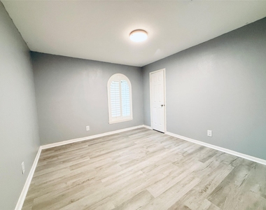 15331 Silverman Street - Photo Thumbnail 11