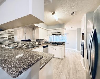 15331 Silverman Street - Photo Thumbnail 5