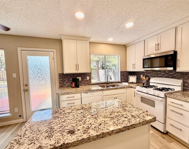 6 Leverwood Court - Photo Thumbnail 4