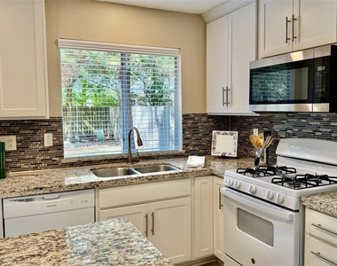 6 Leverwood Court - Photo Thumbnail 6